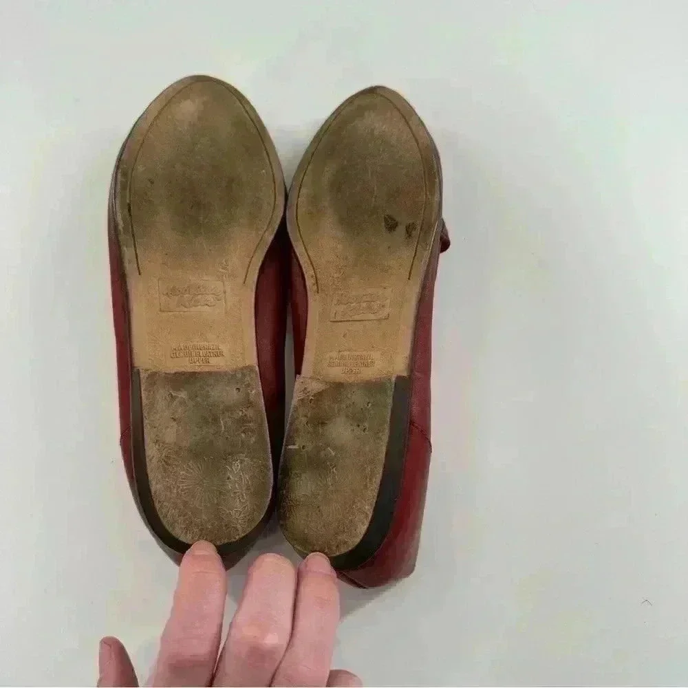 Girls flats size 3.5 red leather pointy toe loafers 80s 90s grannycore
